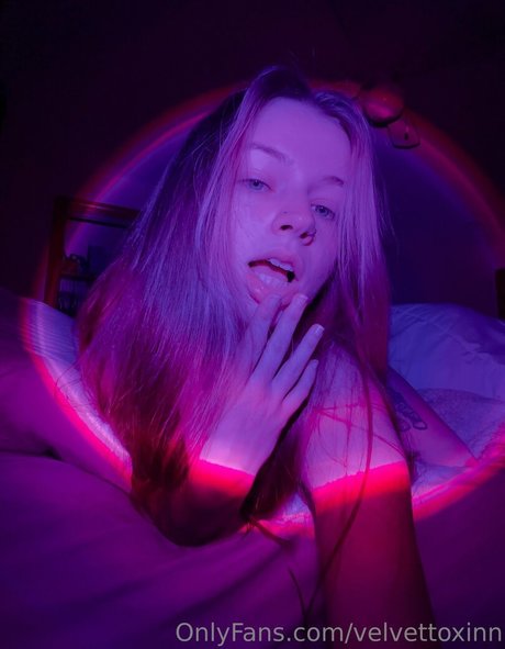 velvettoxinn heiße nacktheit foto