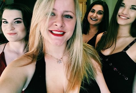 Bridget N nacktheit pornographische fotos