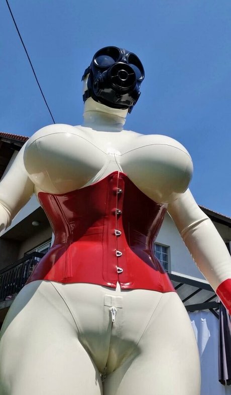 rubberdollemma erotische galerie