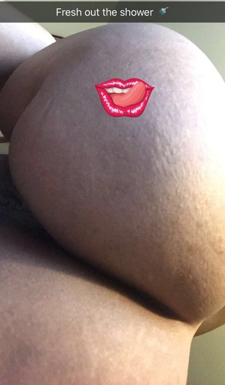 vollbusige milf onlyfans nacktheit pornografische bild