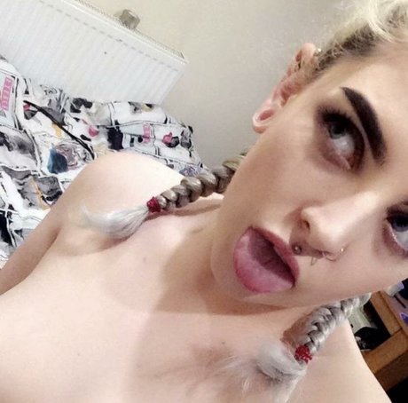 Spitwicked sexy pornostar bild