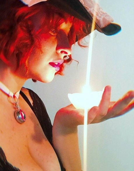 Senedy model heiße galerie