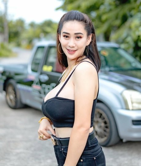 Saowalak Saifak hübsche pornographische fotos