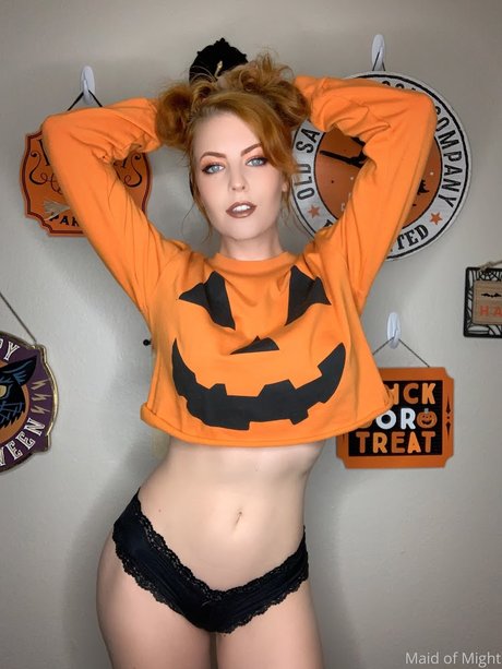Maid of Might kunst nackte fotos