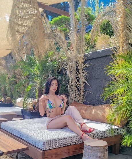 Elizabeth Tran model perfekte fotos