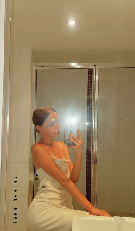 Onlyfanswmadi schauspielerin kunst galerien