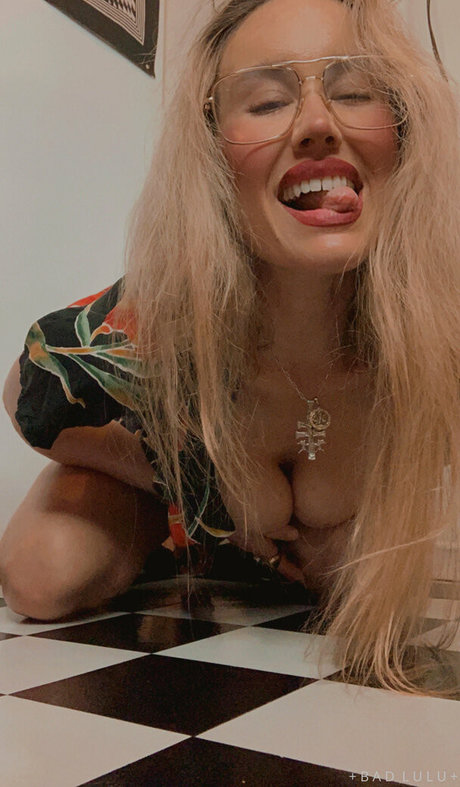 bruder onlyfans schöne kunst galerien