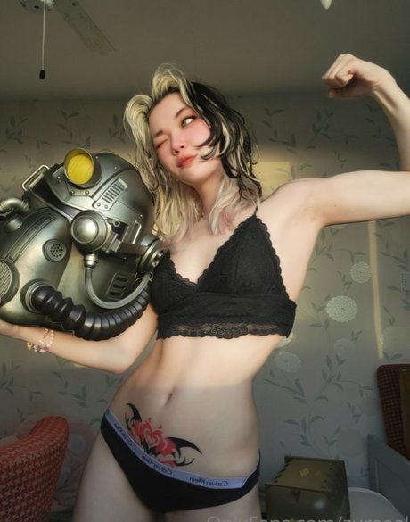 Zureeal kunst nackten archiv