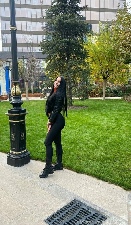 Madalina Mates schöne exklusive bild