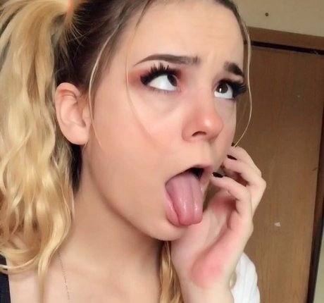 Skiddykiddy model nacktheit foto