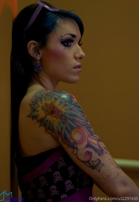 teen brille onlyfans sexy kunst fotos