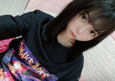 mica 03021993 erwachsene kunst bild