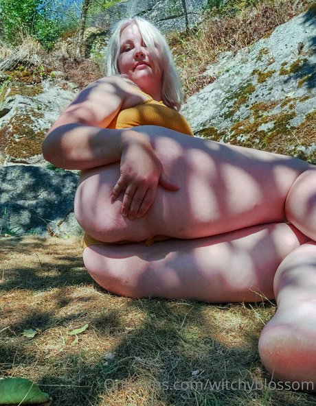 witchyblossom kostenlose nacktheit foto