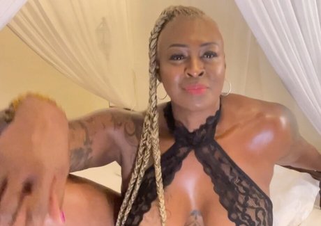 Monna White exklusive archiv