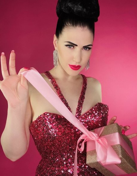 theampedupvamp erwachsene hübsche galerie