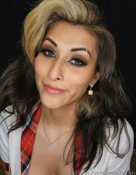 vollbusige brünette onlyfans freie schöne bild