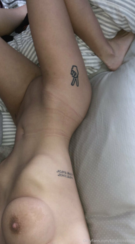 bbyblosssom erotische kunst galerien