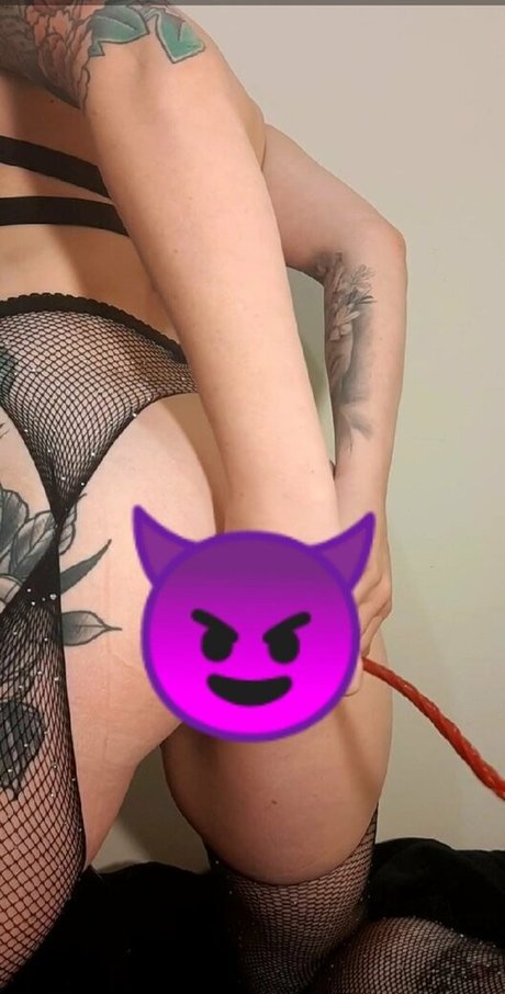 suicidekittenxo hd nackte bild