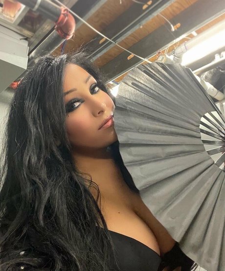 Mandy Leon kunst pornostar bild