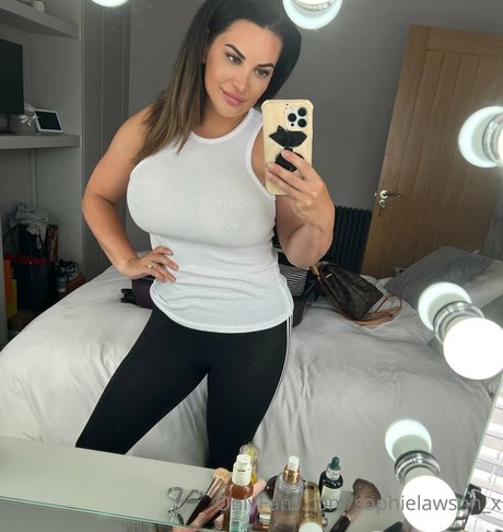 sophielawson x kunst akt galerie