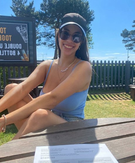 Anah Elisa schöne hübsche galerien