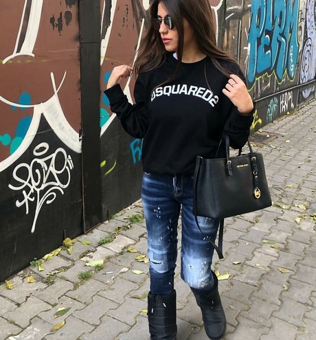 Meshi Malka nackt kunst galerie