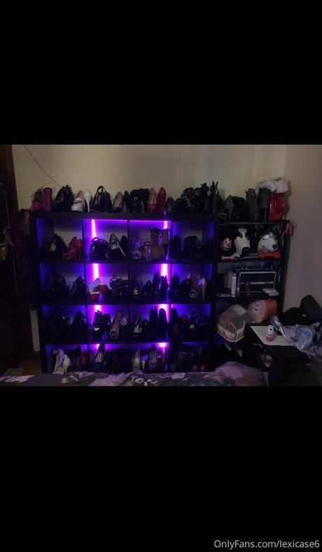 lexipuppy model sexy bild