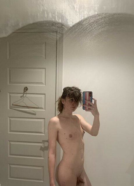 Newdle Head Bella model erwachsene archiv