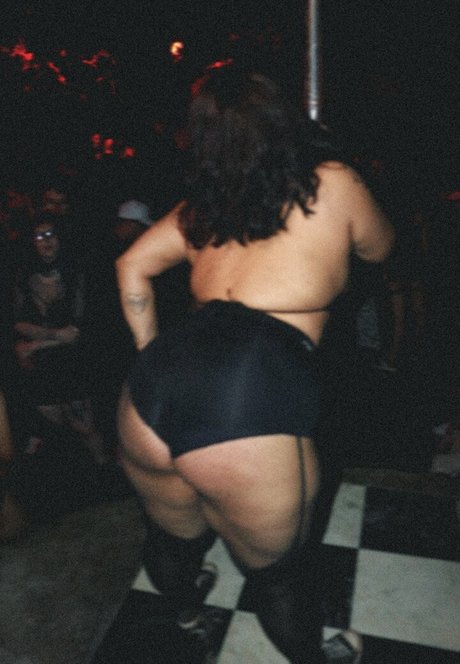 RottenVenus model sex bilder