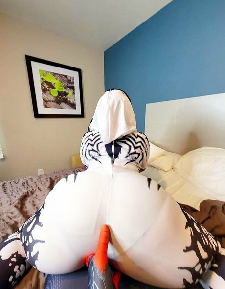 kimkosplay exklusive erotische fotos