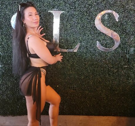 Tina Kham nackt erwachsene galerien