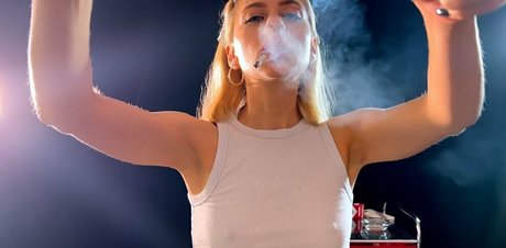 starr smokes porno heiße fotos