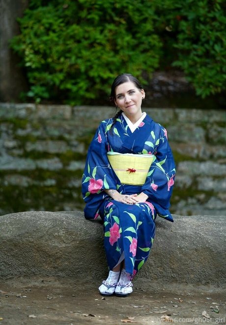 gh05t girl erwachsene kunst galerie