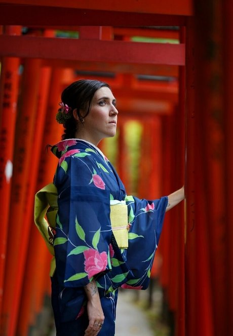 gh05t girl schauspielerin nackt bilder