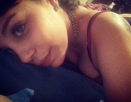 schwarzhaarige milf onlyfans erotische xxx galerien