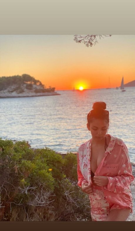 Tara Yazdi sexy pornostar galerie