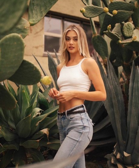 Tatum Dahl erwachsene akt bild