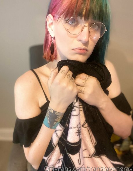 transravengray model kunst archiv