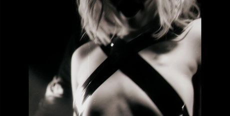 Emily Browning hd sexy galerie