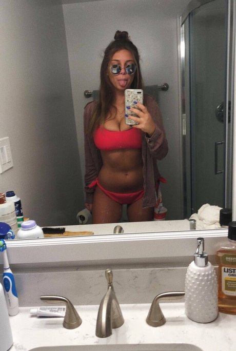 Cassandra Spano top akt bilder