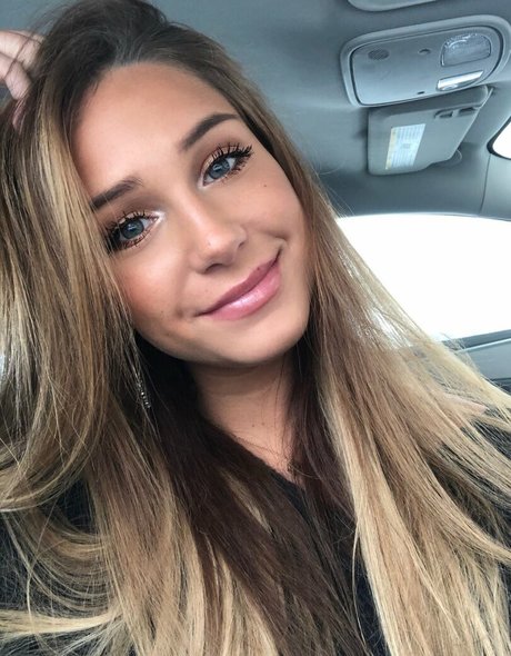 Cassandra Spano top akt bild