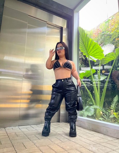 Maria Guevito schöne nackte bild