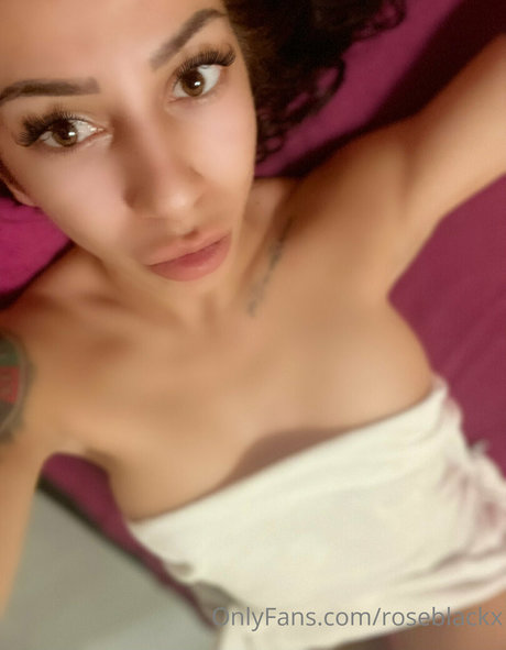 roseblackx hübsche akt foto