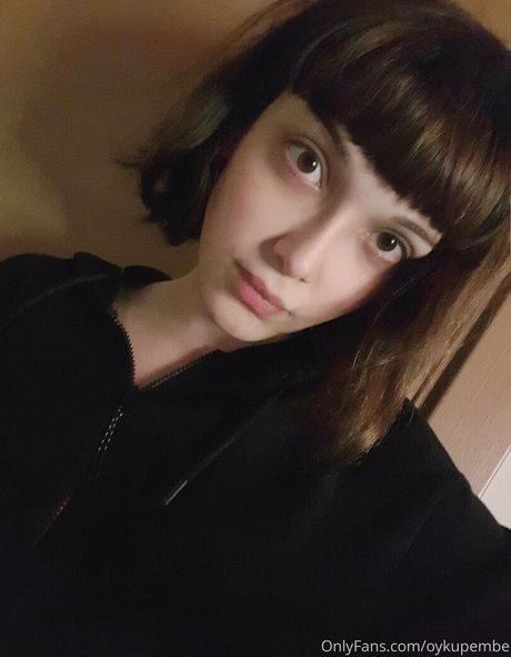 oyku pembe erwachsene heiße bild