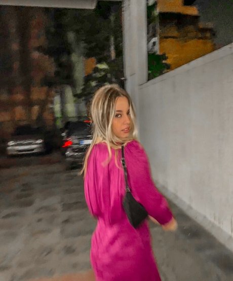 Elena Lagou exklusive perfekte galerien