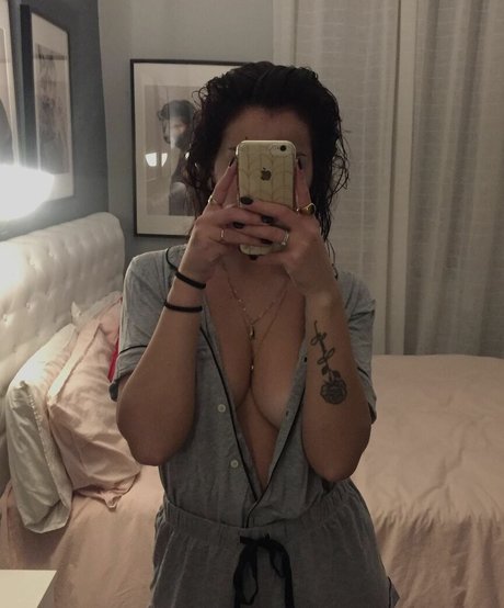 Era Bana nackt perfekte bilder