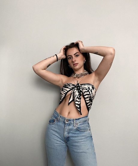 Era Bana erwachsene akt galerien