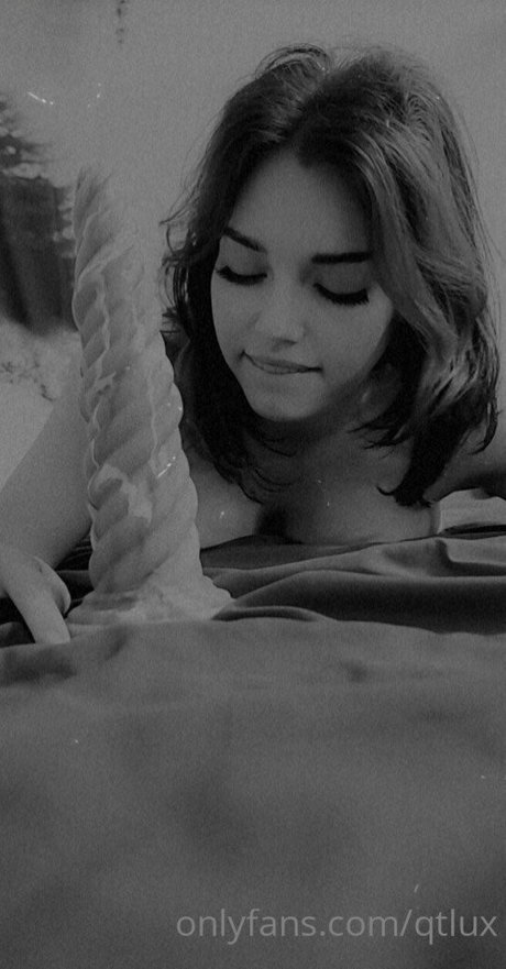 QT Lux nackt hd bilder