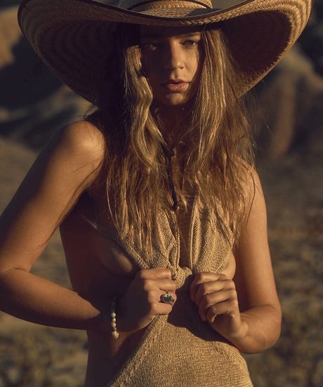 Lowkee Karlee top pornographische foto