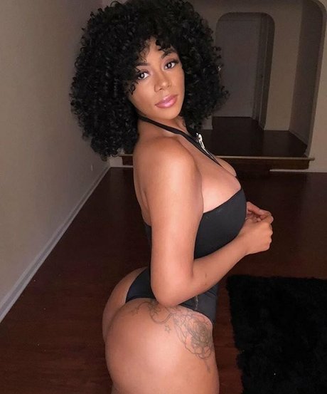 Strella Katt freie akt bilder